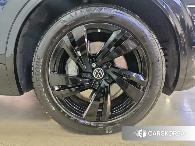 Volkswagen Touareg 2024 Черный из Китая, фото 4