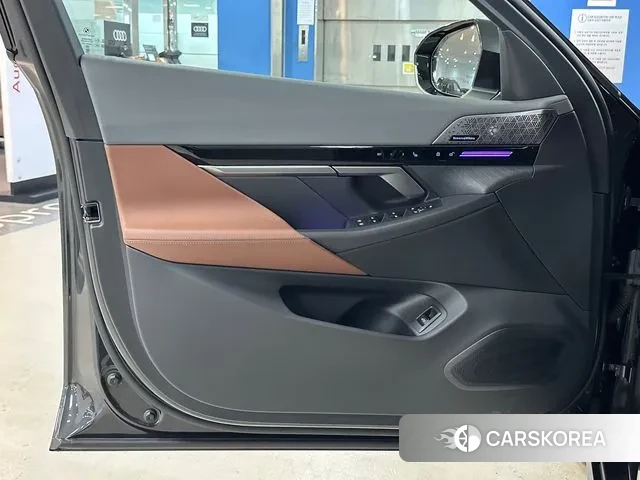 BMW 5 Series (G60) 2024 Серый из Кореи, фото 4