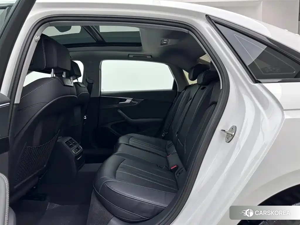Audi A4L 2023 Белый из Китая, фото 4