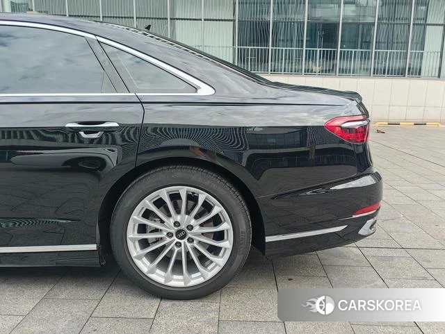 Audi A8 2023 Черный из Китая, фото 4