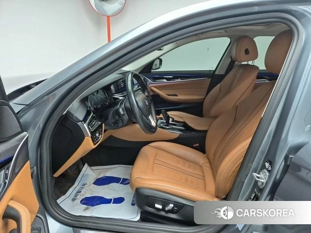 BMW 5 Series (G30) 2018 Светло-серебряный цвет из Кореи, фото 4