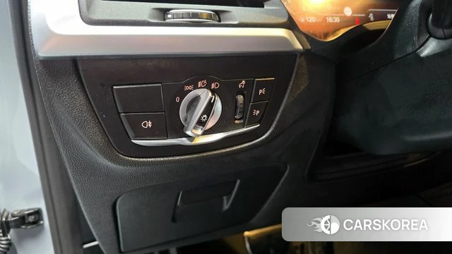 BMW X4 (G02) 2022 Светло-серебряный цвет из Кореи, фото 4