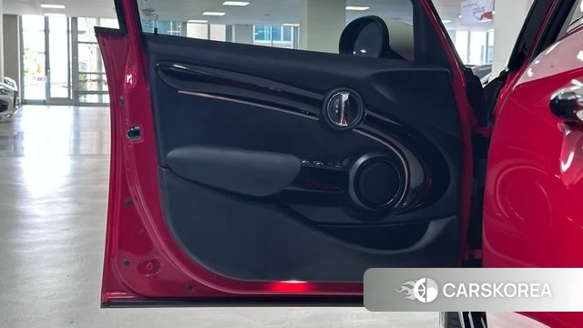 Mini Cooper 2023 Красный из Кореи, фото 4
