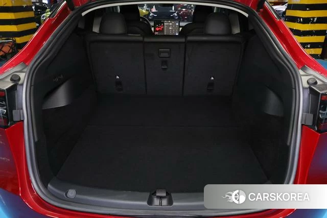 Tesla Model Y 2023 Красный из Китая, фото 4