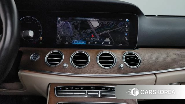 Mercedes-Benz E-Class W213 2021 Серый из Кореи, фото 4