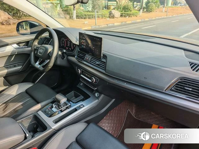Audi Q5L 2022 Черный из Китая, фото 4