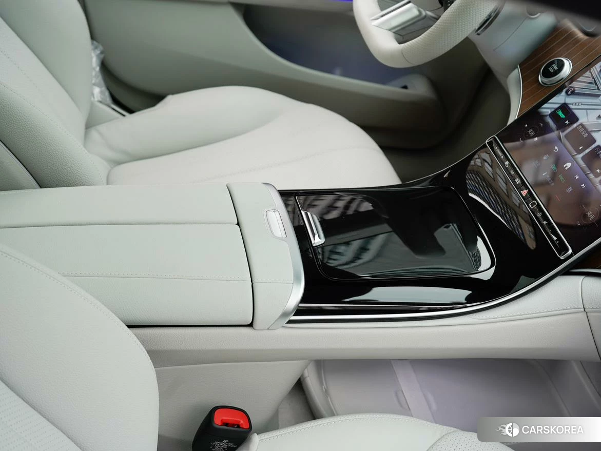 Mercedes-Benz EQE 2024 Белый из Китая, фото 4