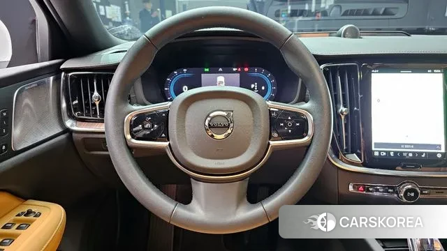 Volvo S60 3rd generation 2024 Белый из Кореи, фото 4