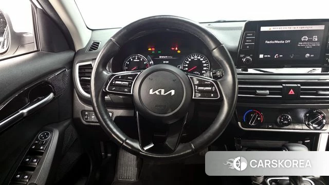 Kia Seltos 2022 Белый из Кореи, фото 4
