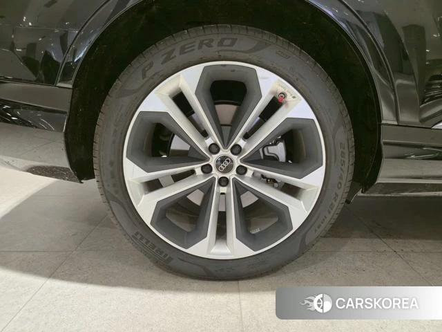 Audi Q7 2024 Черный из Китая, фото 4