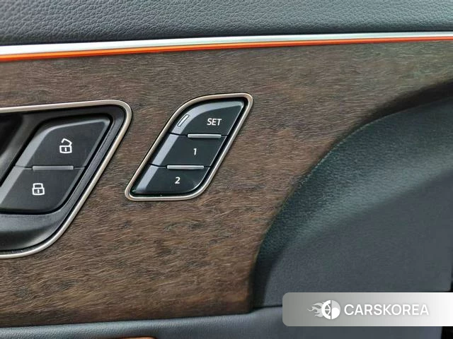Audi Q7 2024 Черный из Китая, фото 4