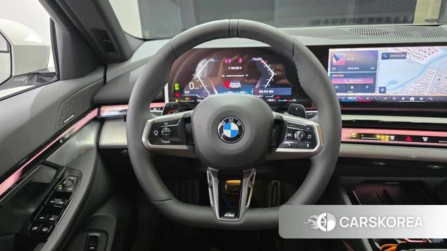 BMW 5 Series (G60) 2026 Белый из Кореи, фото 4