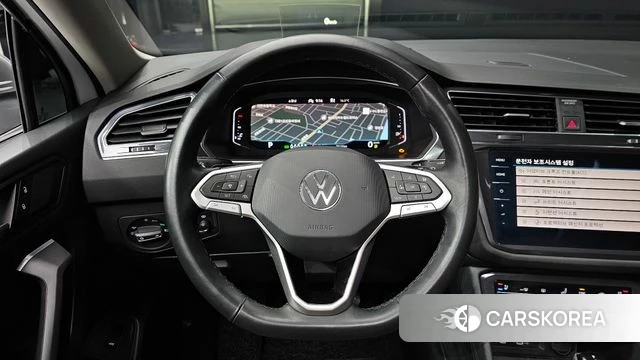 Volkswagen Tiguan Allspace 2023 Белый из Кореи, фото 4
