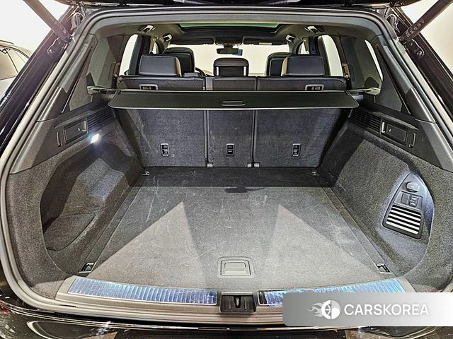 Volkswagen Touareg 3rd generation 2023 Черный из Кореи, фото 4