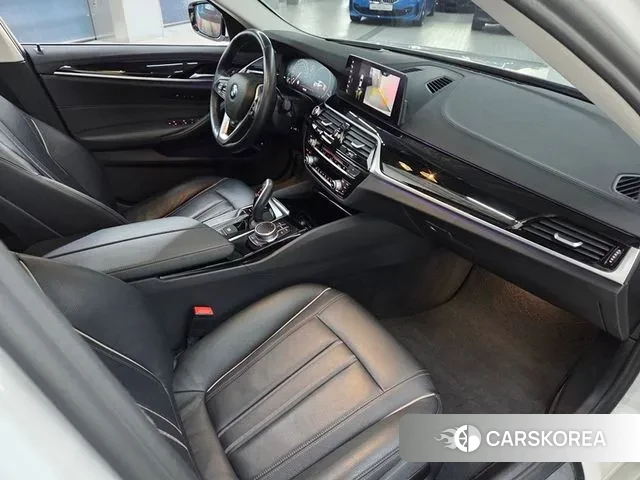 BMW 5 Series (G30) 2019 Белый из Кореи, фото 4