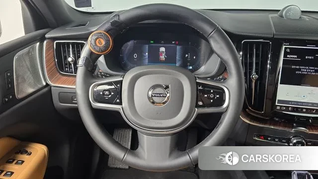 Volvo XC60 second Generation 2025 Белый из Кореи, фото 4