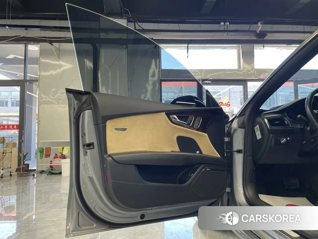 Audi A7 2018 Серебристо-серый из Китая, фото 4