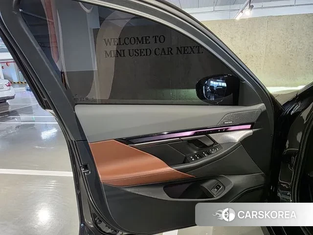 BMW 5 Series (G60) 2024 Цвет тростника из Кореи, фото 4