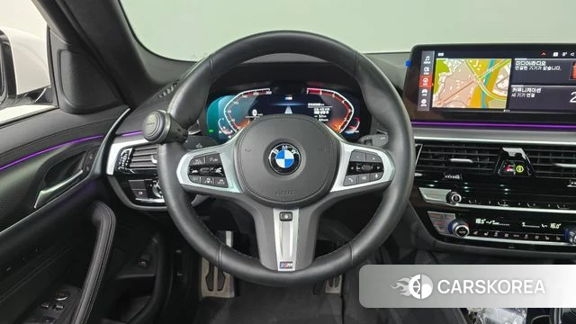 BMW 5 Series (G30) 2023 Белый из Кореи, фото 4