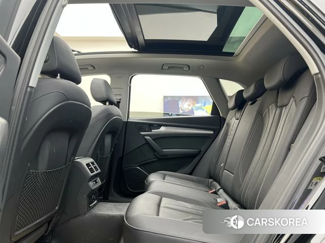 Audi Q5L 2021 Черный из Китая, фото 4