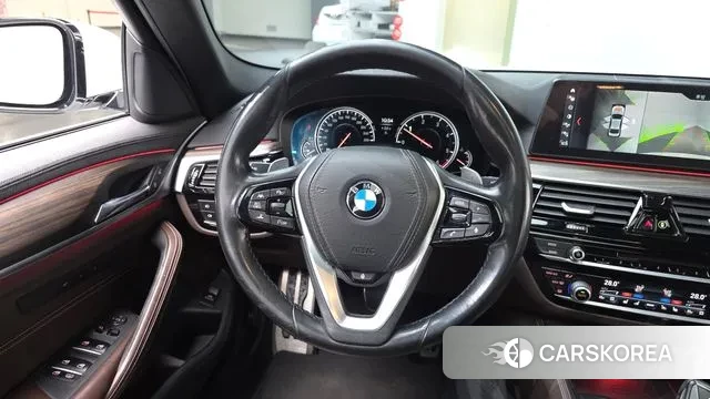 BMW 5 Series (G30) 2018 Белый из Кореи, фото 4