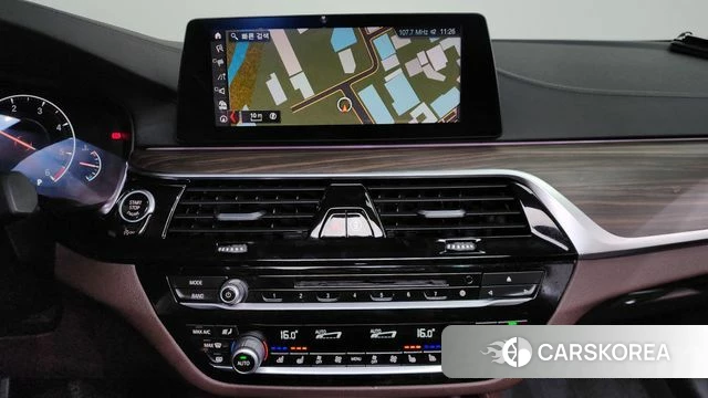 BMW 5 Series (G30) 2019 Серебряный из Кореи, фото 4
