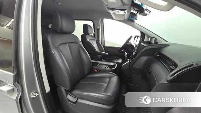 Hyundai Staria 2023 Серебристо-серый из Кореи, фото 4
