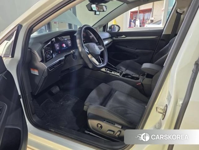 Volkswagen Golf 8th Generation 2026 Белый из Кореи, фото 4