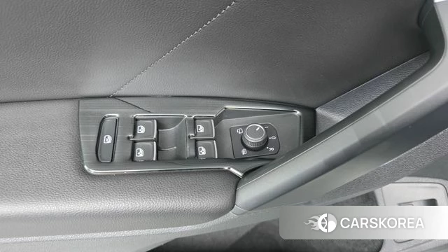Volkswagen Tiguan second Generation 2023 Белый из Кореи, фото 4