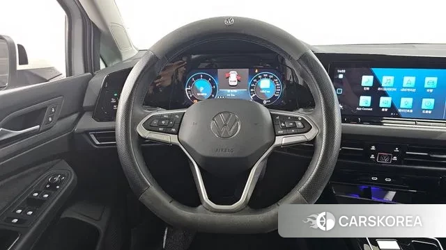 Volkswagen Golf 8th Generation 2024 Белый из Кореи, фото 4