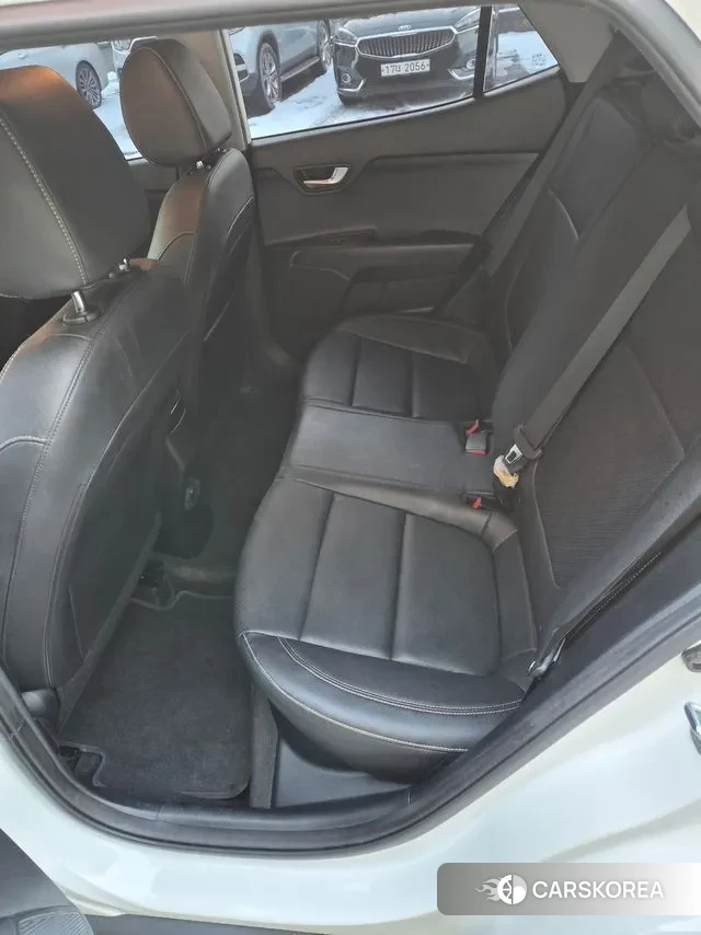 Kia Stonic 2018 Белый двухцветный из Кореи, фото 4