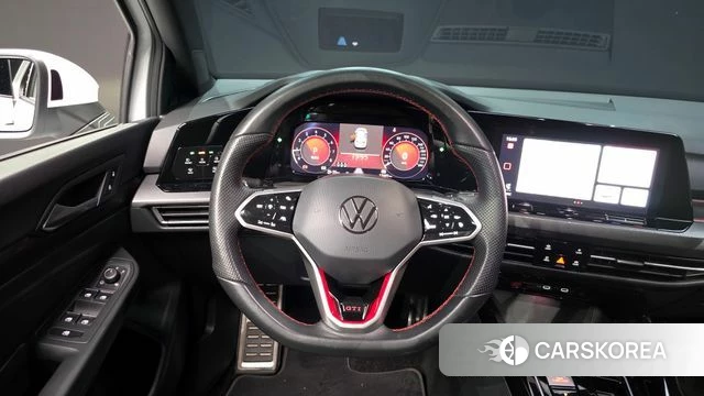 Volkswagen Golf 8th Generation 2024 Белый из Кореи, фото 4