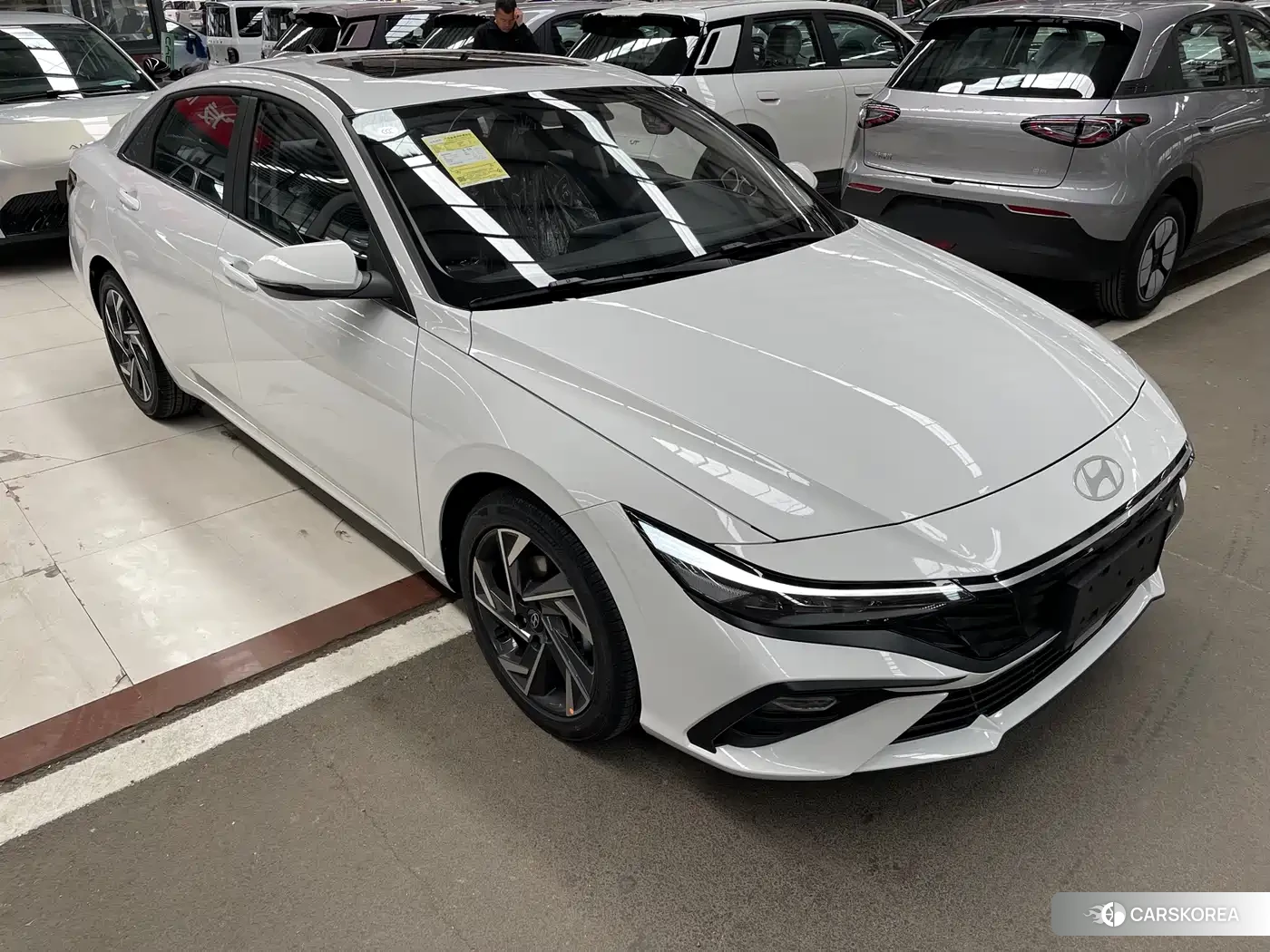 Hyundai Elantra 2026 Белый из Китая, фото 4