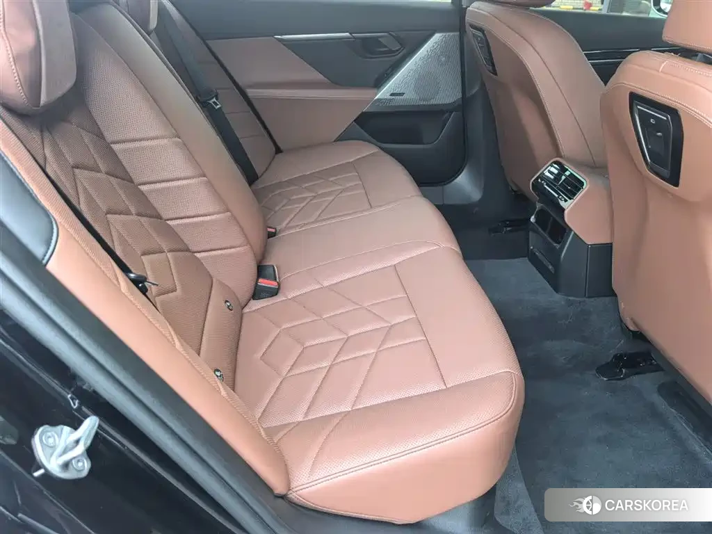 BMW 5 series 2025 Черный из Китая, фото 4