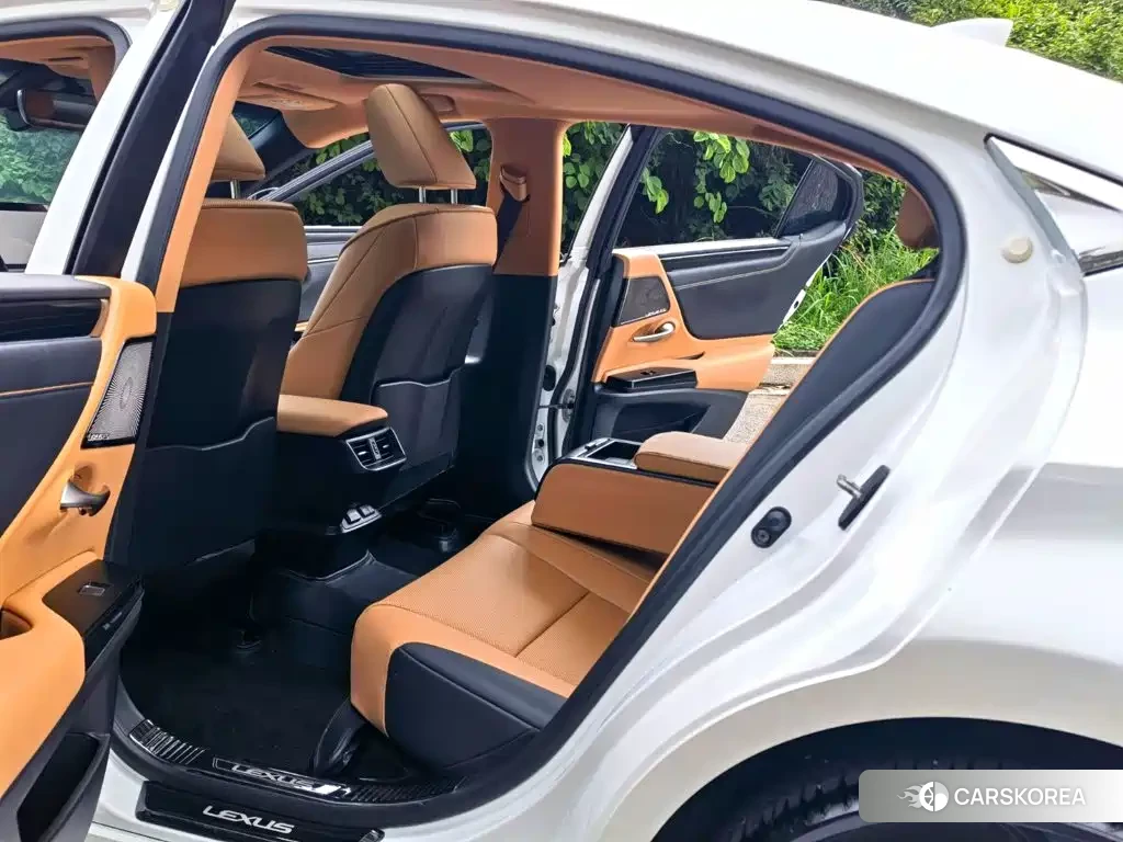 Lexus ES 2024 Белый из Китая, фото 4