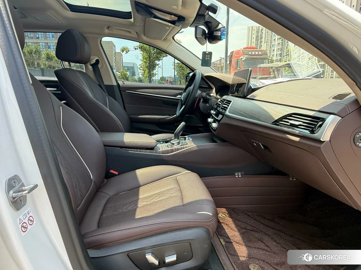 BMW 5 series 2022 Белый из Китая, фото 4