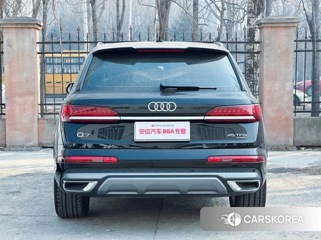 Audi Q7 2023 Черный из Китая, фото 4