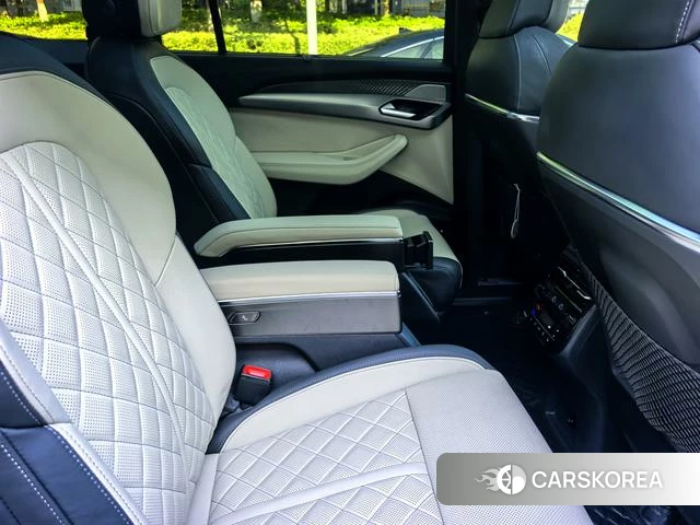 Audi Q6 2023 Темно-серый из Китая, фото 4