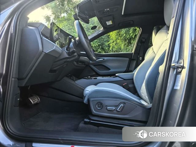 Audi Q6L e-tron 2025 Серебристо-серый из Китая, фото 4