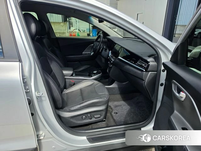 Kia Niro Plus 2022 Серебряный из Кореи, фото 4