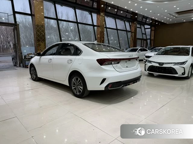 Kia K3 2024 Белый из Китая, фото 4