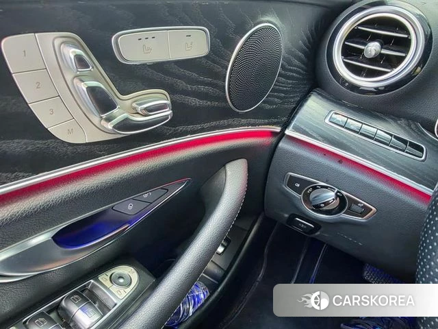 Mercedes-Benz E-Class W213 2018 Серый из Кореи, фото 4