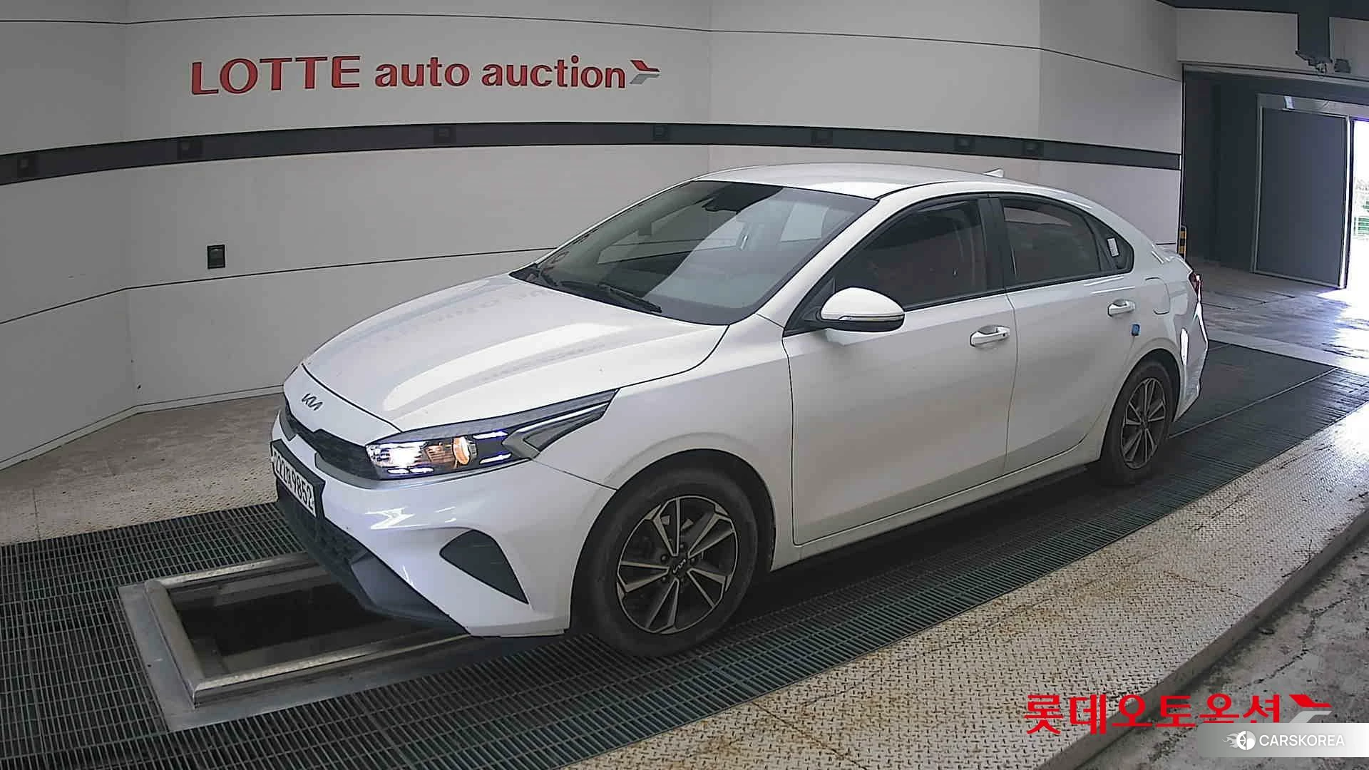 Kia K3 2022 Snow White Pearl из Кореи, фото 4