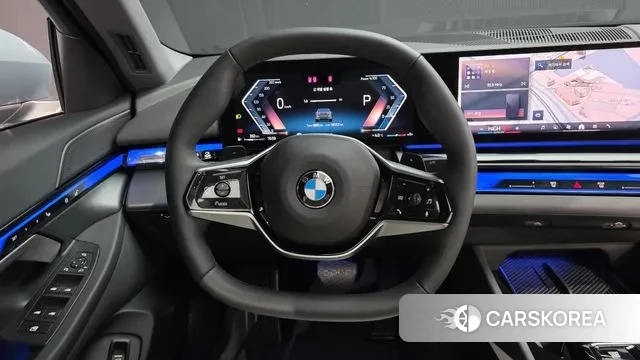 BMW 5 Series (G60) 2025 Небесно-голубой из Кореи, фото 4