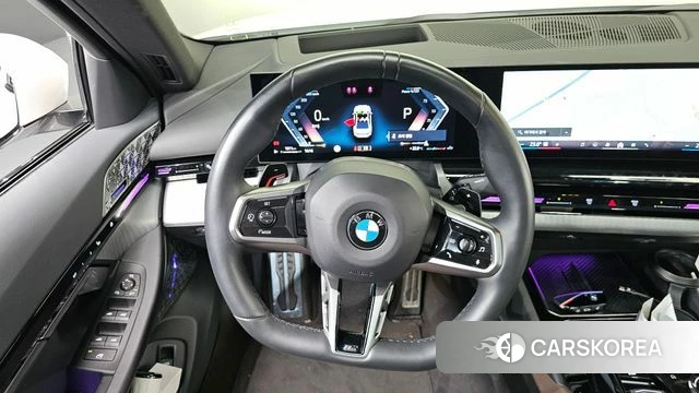 BMW 5 Series (G60) 2023 Белый из Кореи, фото 4