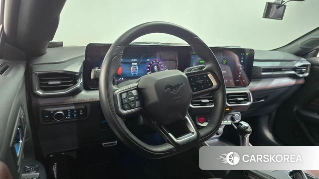 Ford Mustang 7th Generation 2025 Белый из Кореи, фото 4