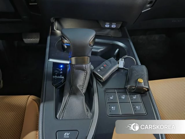 Lexus UX250h 2023 Серый из Кореи, фото 4