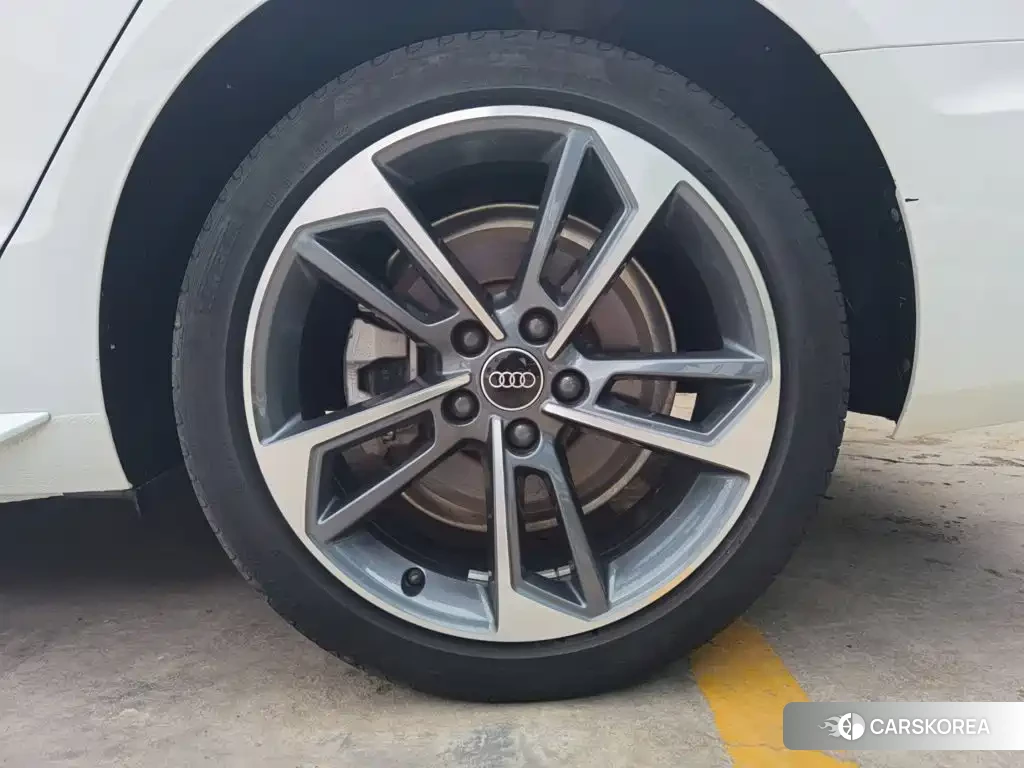 Audi A4L 2023 Белый из Китая, фото 4