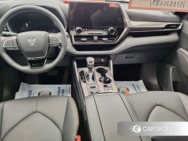 Toyota Crown Lufang 2024 Белый из Китая, фото 4