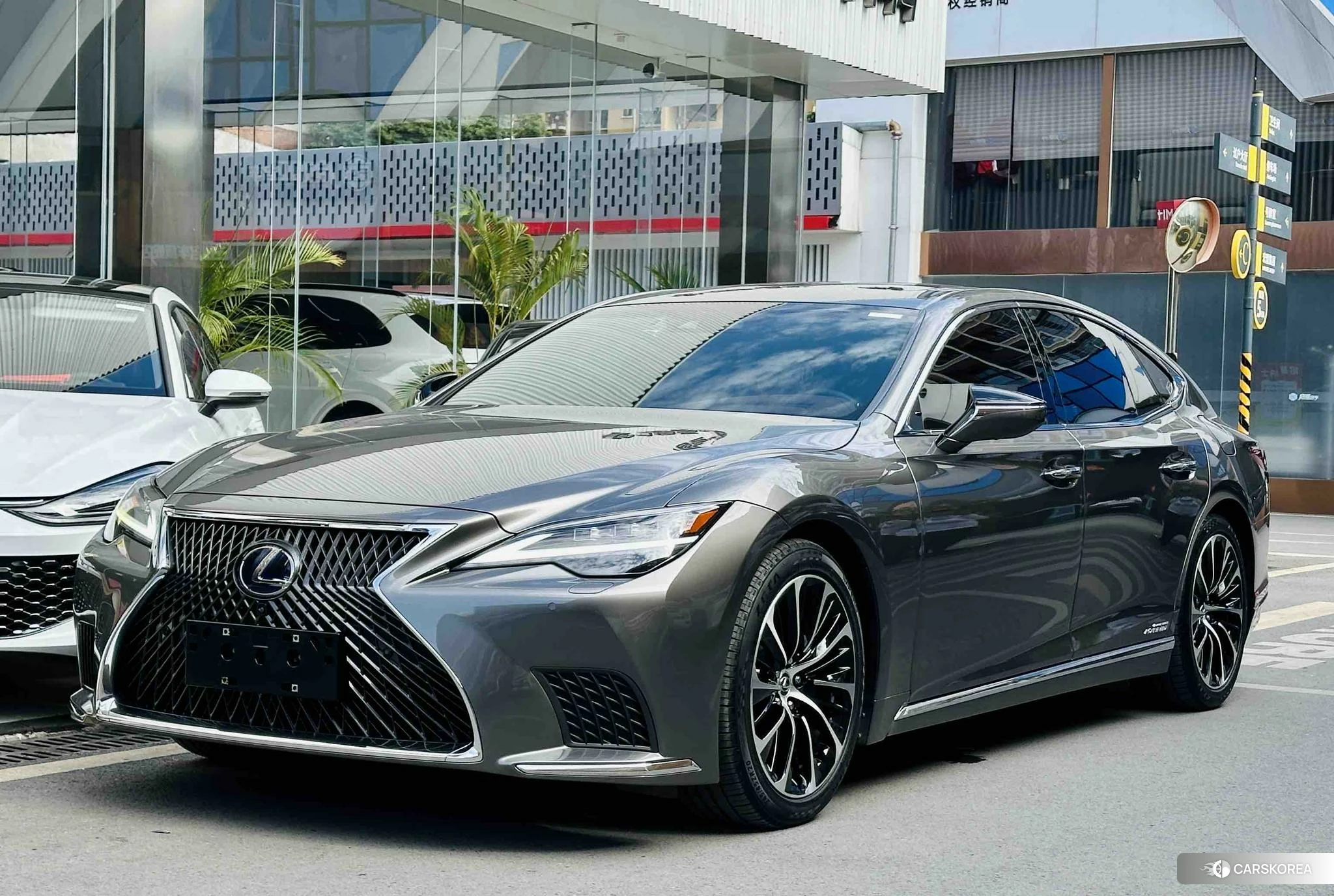 Lexus LS 2020 Серебристо-серый из Китая, фото 4